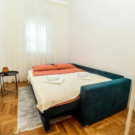 Baroque Ns Apartment *