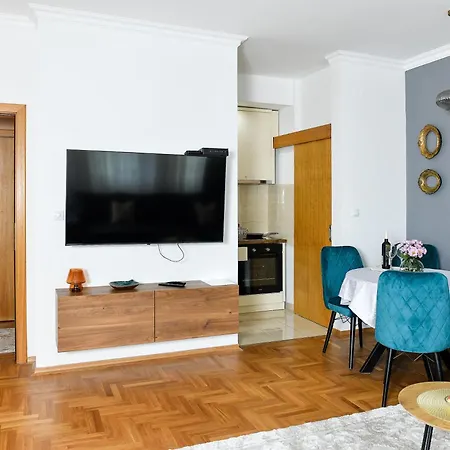 Baroque Ns Apartment *